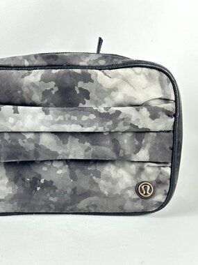 Lululemon Gym Essentials Kit Gray/Black/Pink Camo Toiletry Makeup Travel Bag